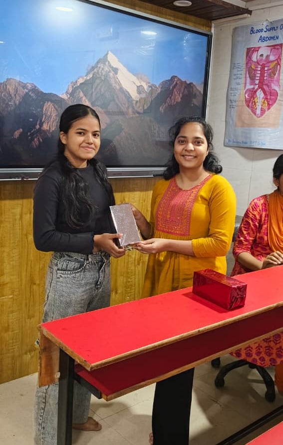 gnm students winning gift