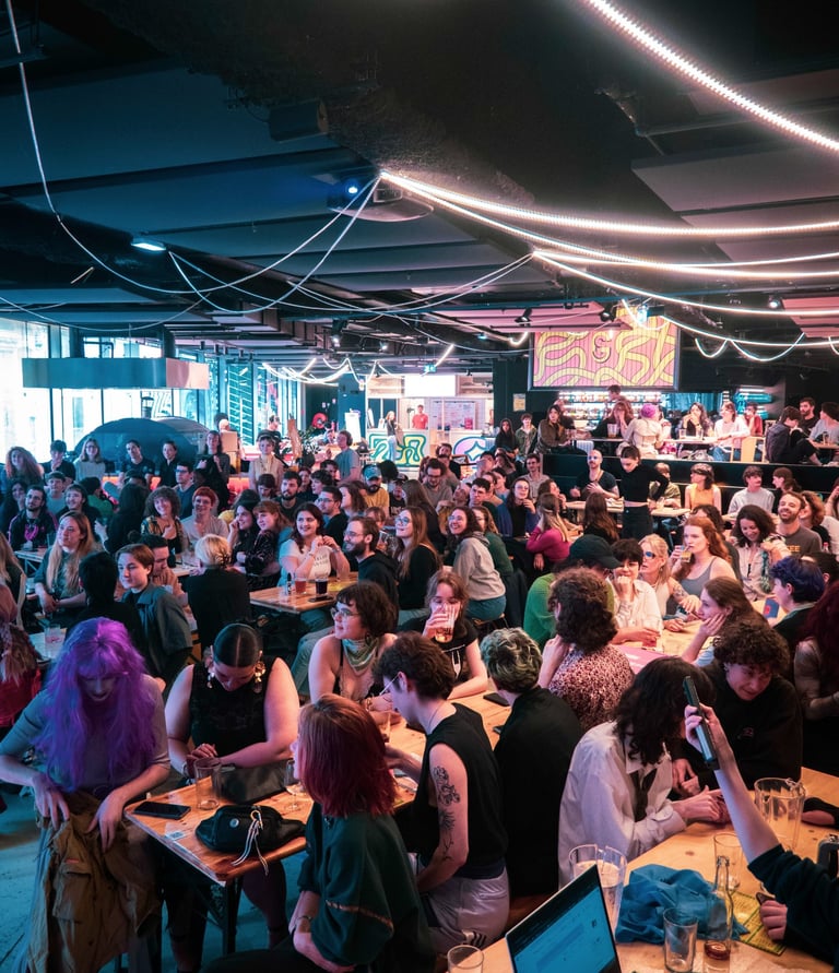 Photo du public lors d'une viewing party à Lille