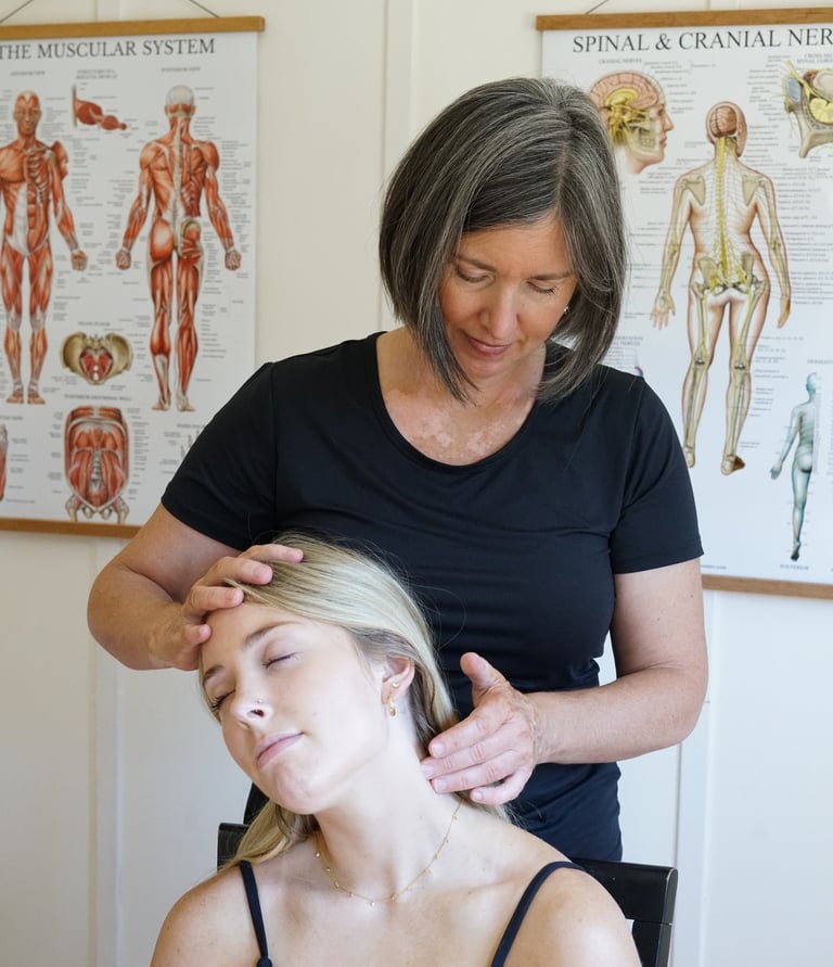 Massage therapist and MyoKinesthetic Practitioner Laurie Kessen performing manual therapy technique 