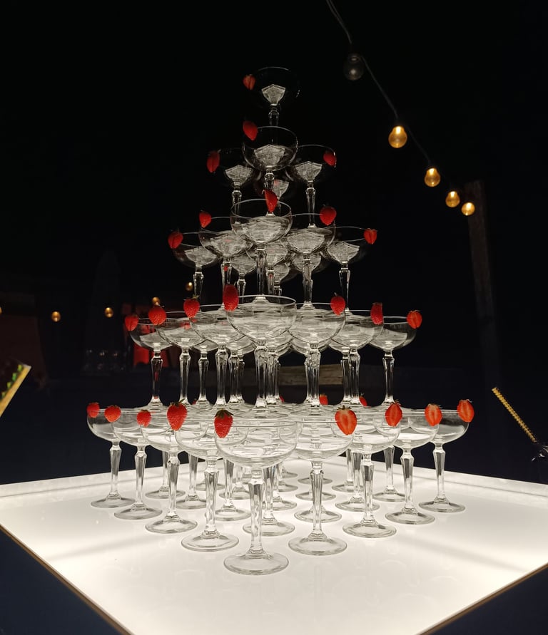 Dizzy Bar šampano piramidė