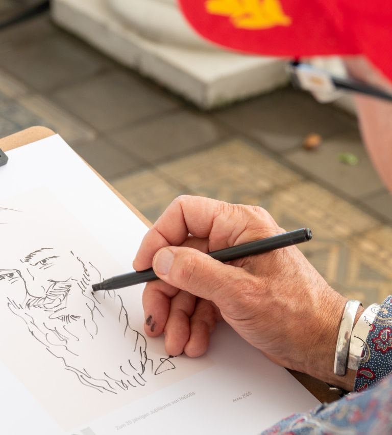 Leonardo da vinci jr. Dubai Event artist portrait caricaturist