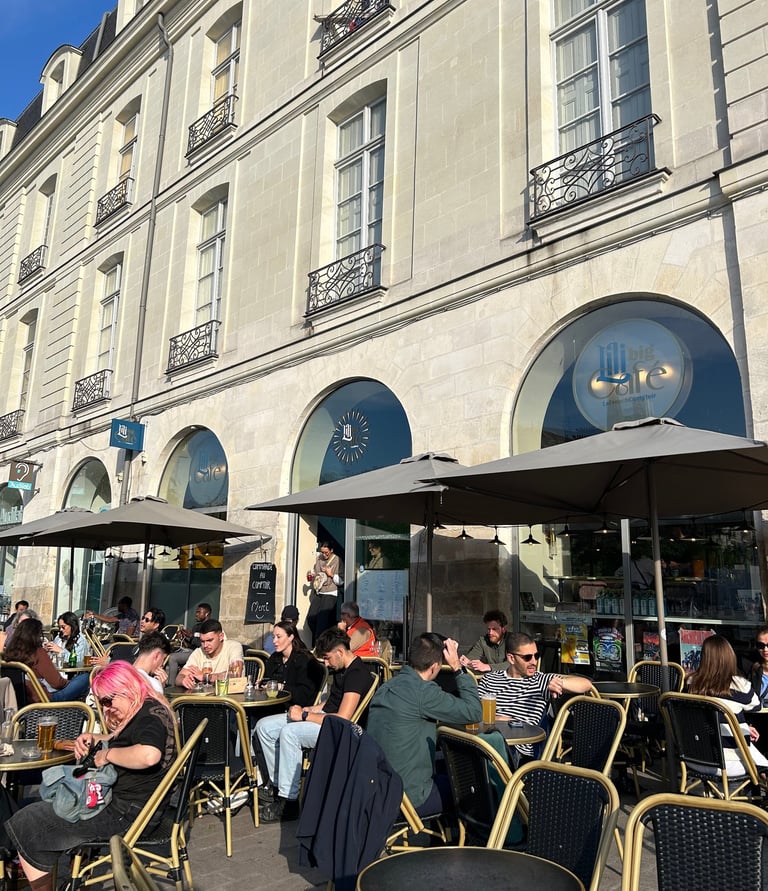 terrasse au soleil place du commerce nantes