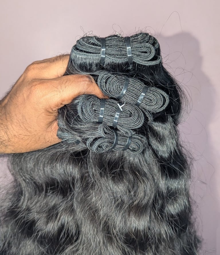 Natural Indian wavy human hair bundles for salon and retail use