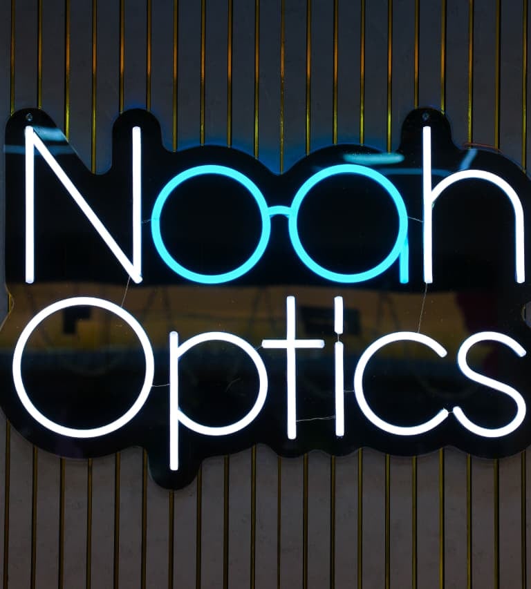 Noah Optics Logo Light Pic
