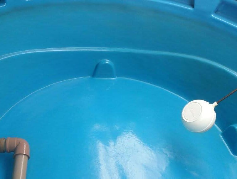 caixa d'agua limpa