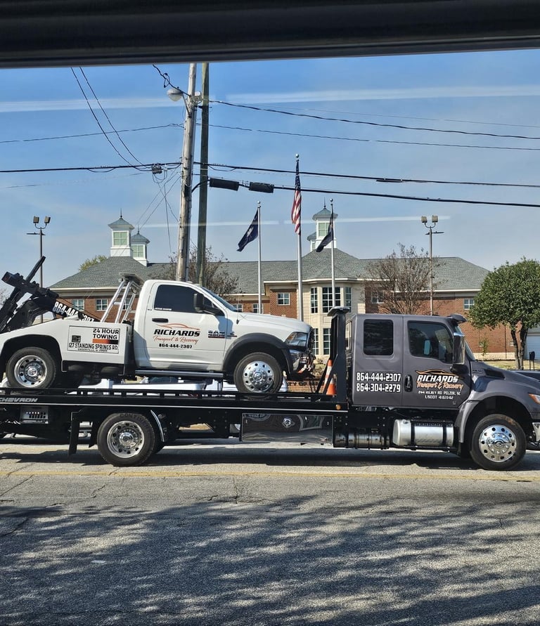 Tow truck providing 24/7 emergency towing and roadside assistance in Upstate, SC