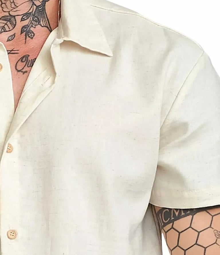 detalhe camisa De viscose e linho da LaVíbora