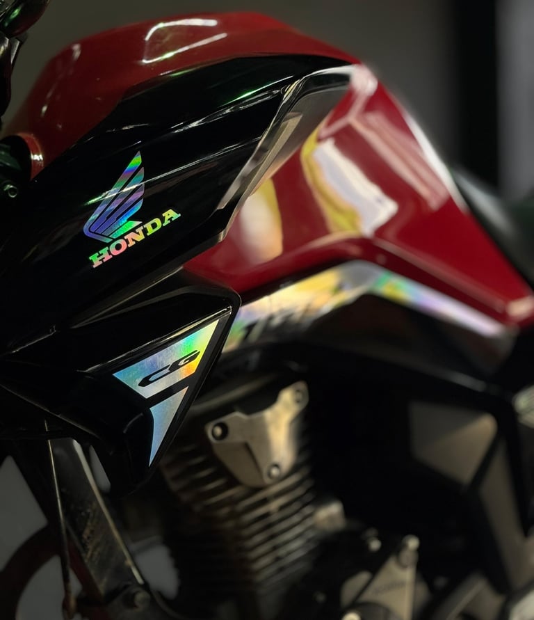 CG HONDA 160 TITAN com adesivos holográficos