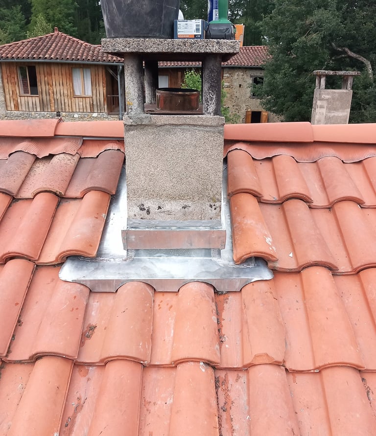 Zinguerie Toulouse, gouttières zinc et entourage cheminée