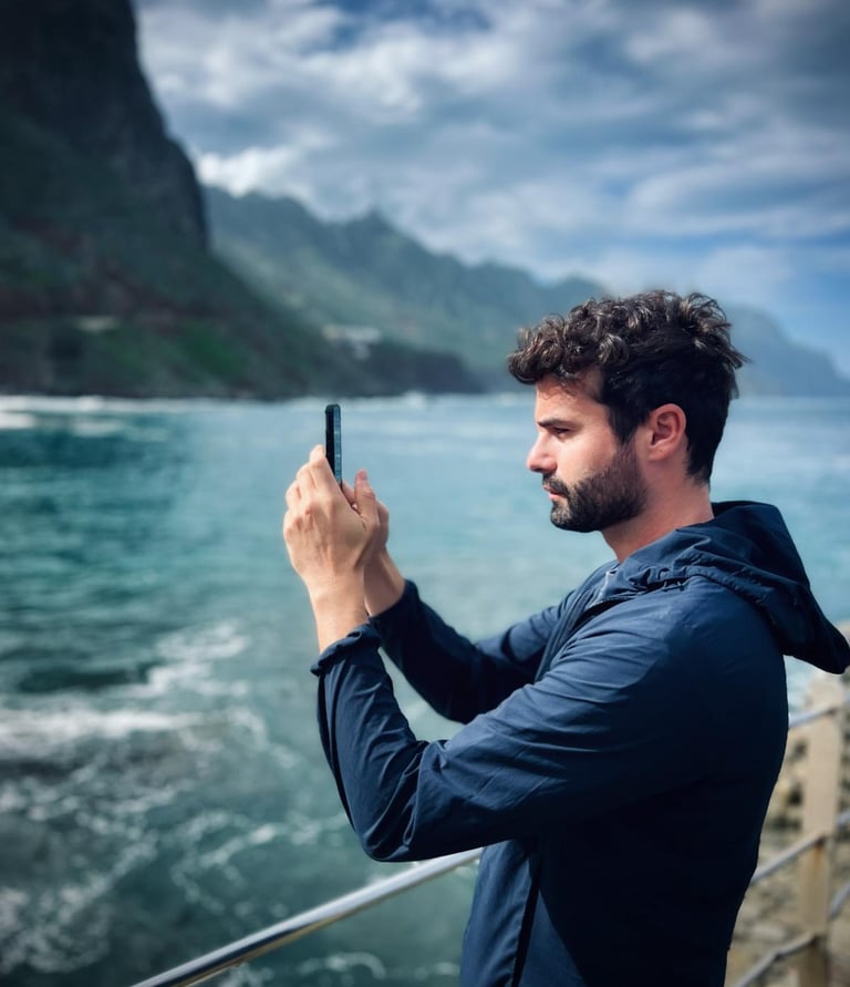 Ruggero Pini creating food storytelling content with an iPhone, blending tradition and innovation