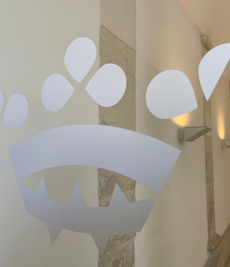 Logo effet verre dépoli pour un musée.