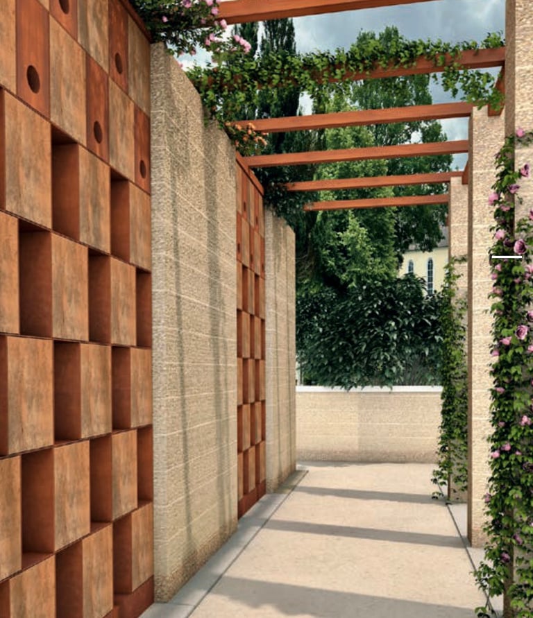 Urnenwand mit Nistkästen in den oberen Fächern