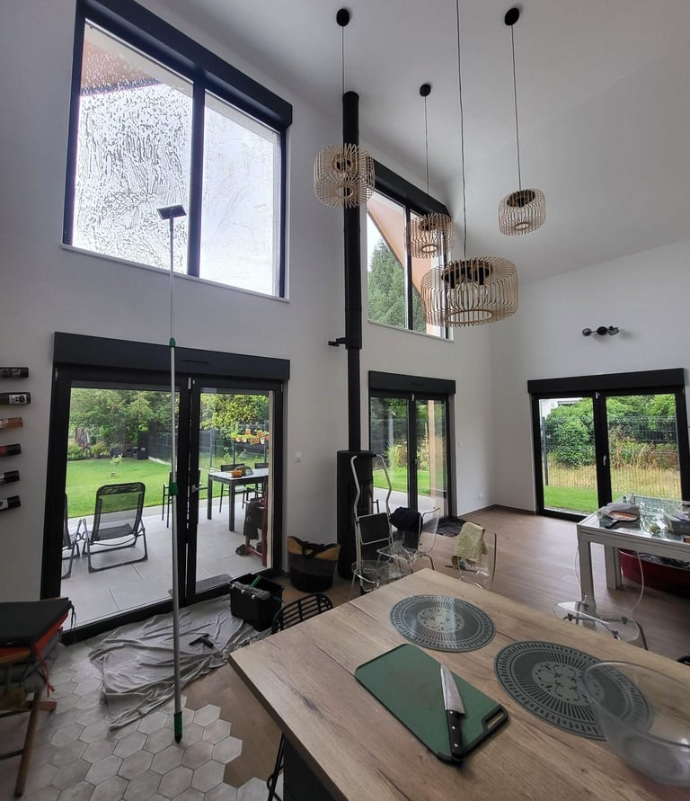 Particulier à Illkirch DV NET s’adapte à toutes surfaces quel que soit son vitrages et sa hauteurs d