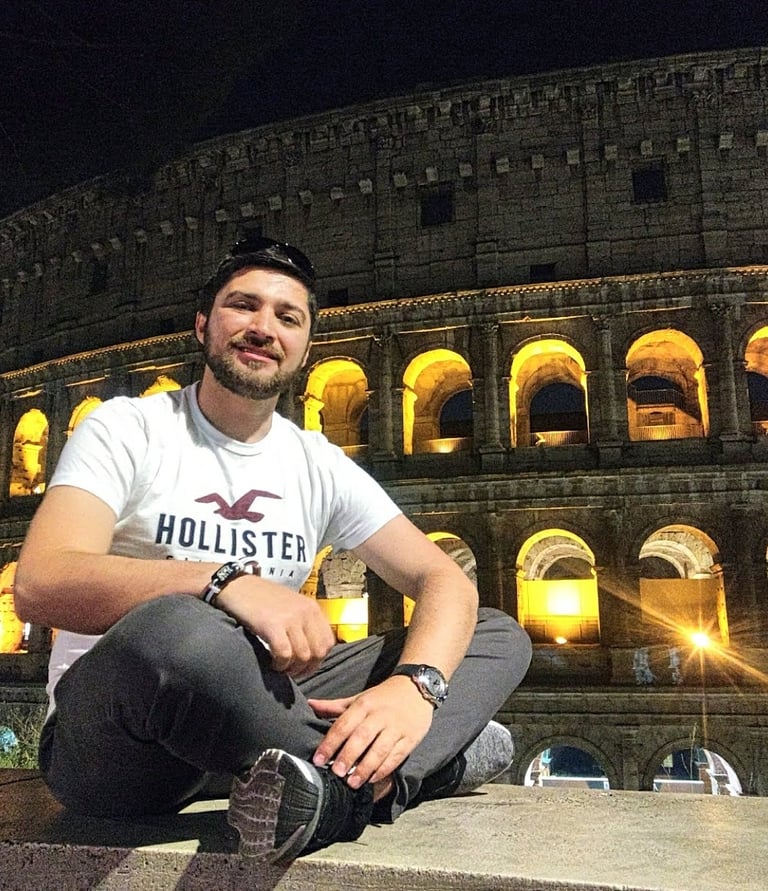 Foto em frente ao coliseu, Roma