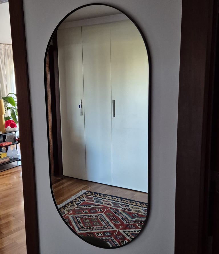 Pendurar espelhos e pendurar quadros