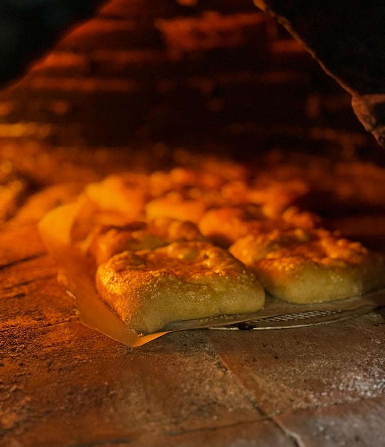 História e tradição da Pizzaria Caraíva no Prior Velho em Lisboa, destacando o fabrico próprio e qua
