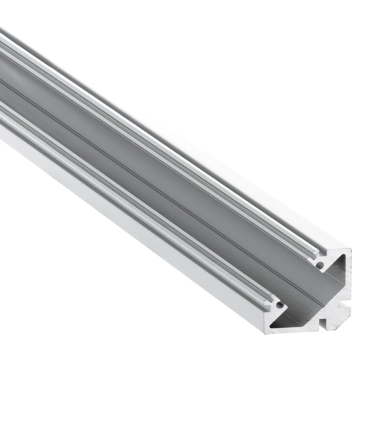 Perfil LED Lyra de Perfiled: perfil angular a 45 grados diseñado para la iluminación de vitrinas y b