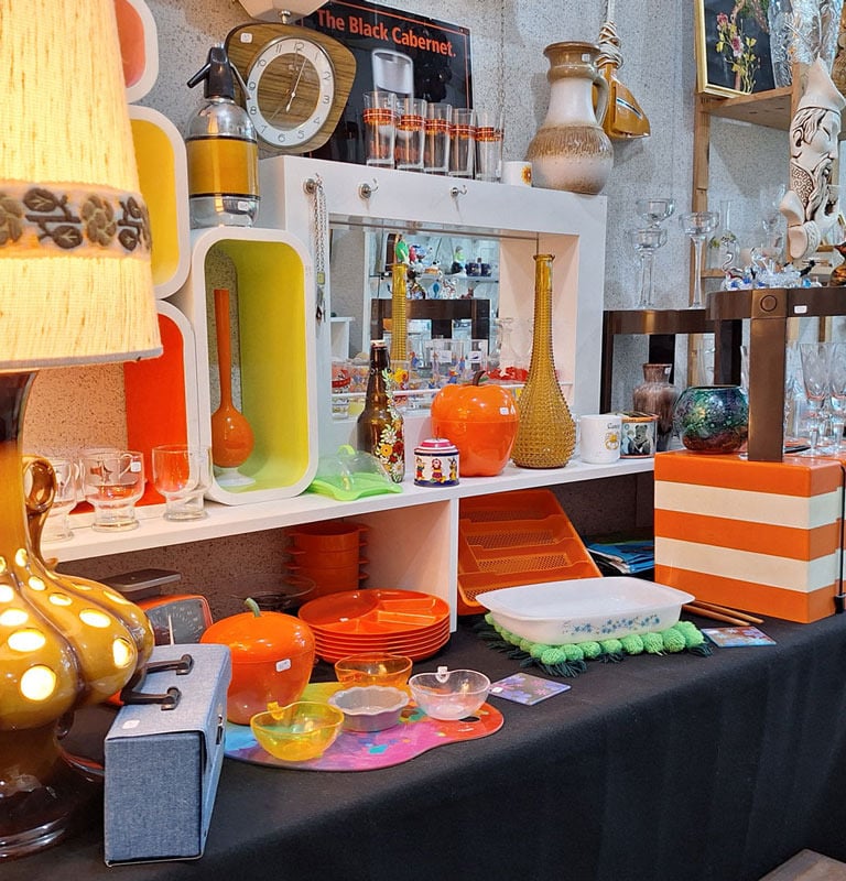 Objets Vintage, design, seventie's, années 60 70, lampe, réveil, vase, flashy, orange