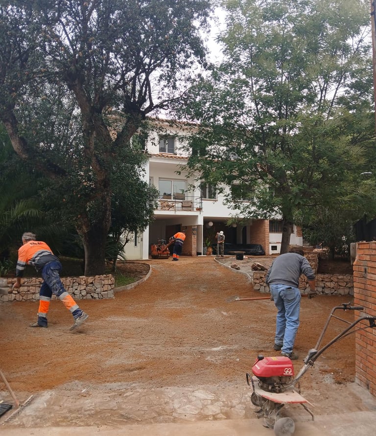 camino de tierra compactado en Palamós
