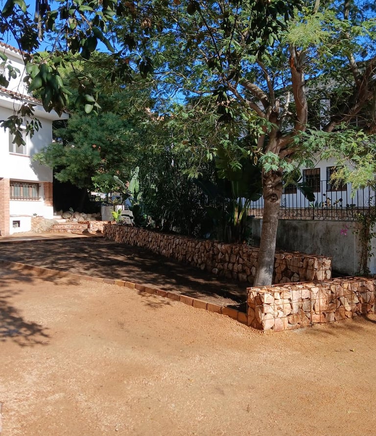 Pavimento natural permeable para jardín y acceso exterior en Llagostera