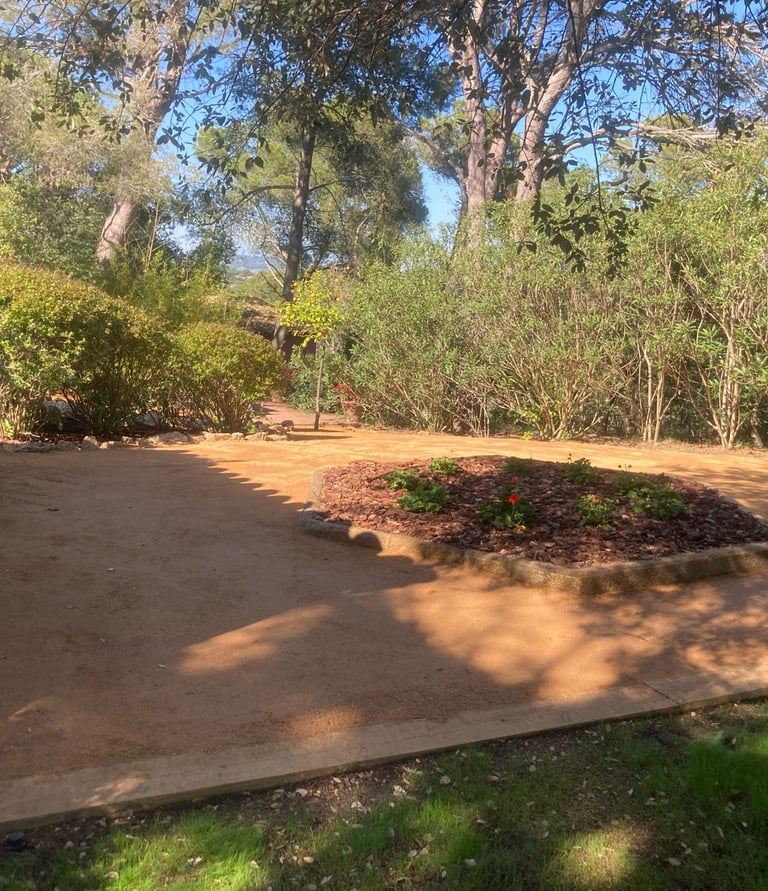 Pavimento natural permeable para jardín y acceso exterior en Santa Cristina d'Aro