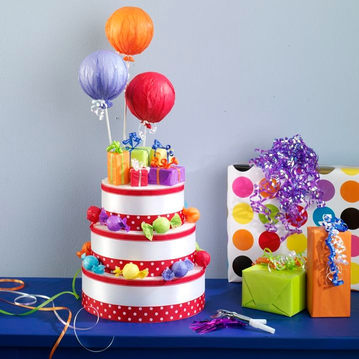 bolo fake de isopor decorado para aniversário infantil
