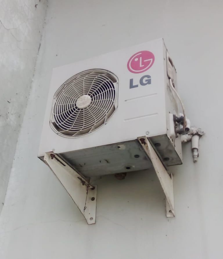 ual AC bekas LG lengkap indoor outdoor dan remote di Rahma Tia Aircond Yogyakarta