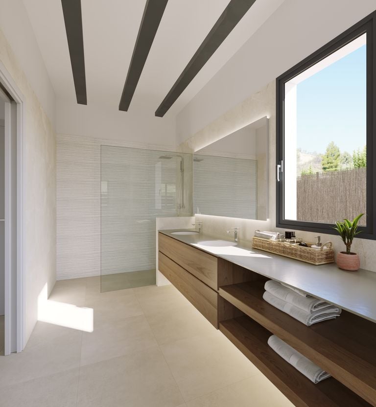 Salle de bains moderne avec meuble vasque suspendu en bois, douche à l’italienne en verre