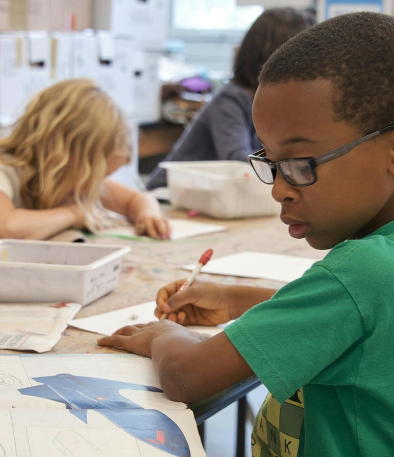 Photographie d'un enfant participant à un atelier de Camille Poli