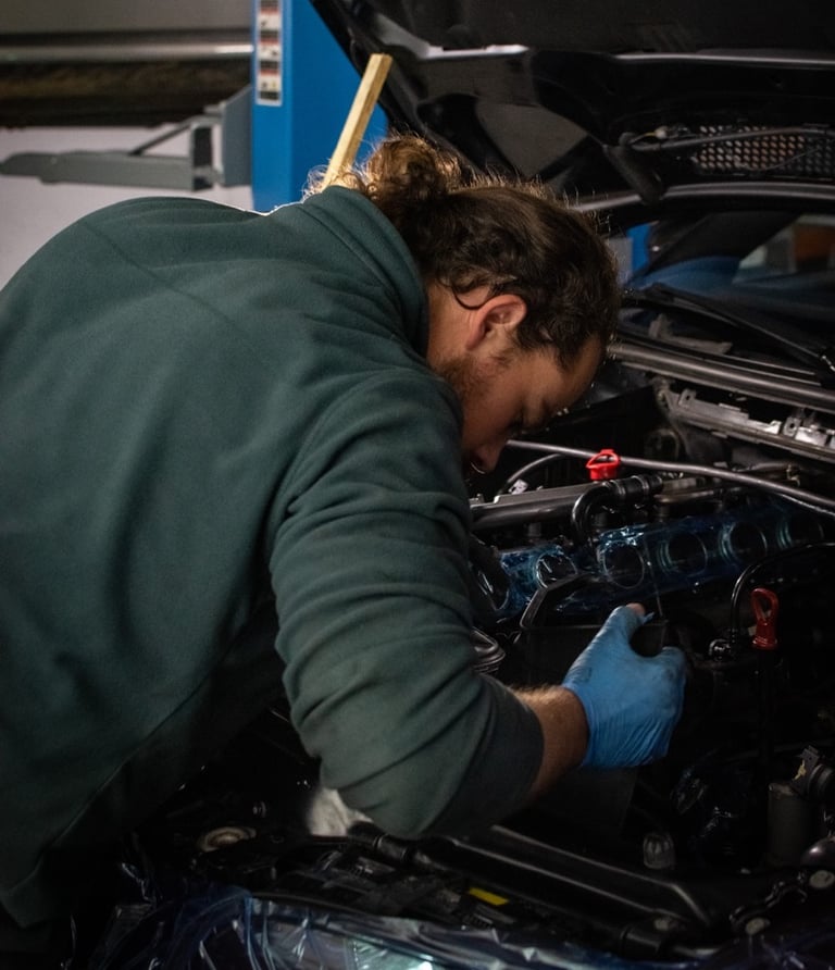 Mécanicien expert, Atelier CCB, Dijon : réparation précise de voiture de sport, service exceptionnel