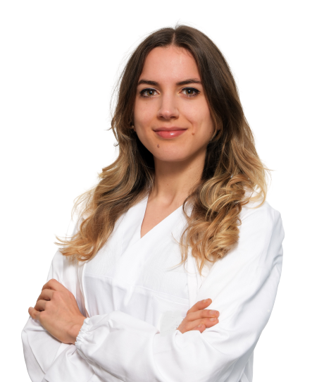 Mezzobusto della Dott.ssa Giulia Scudier sorridente in camice