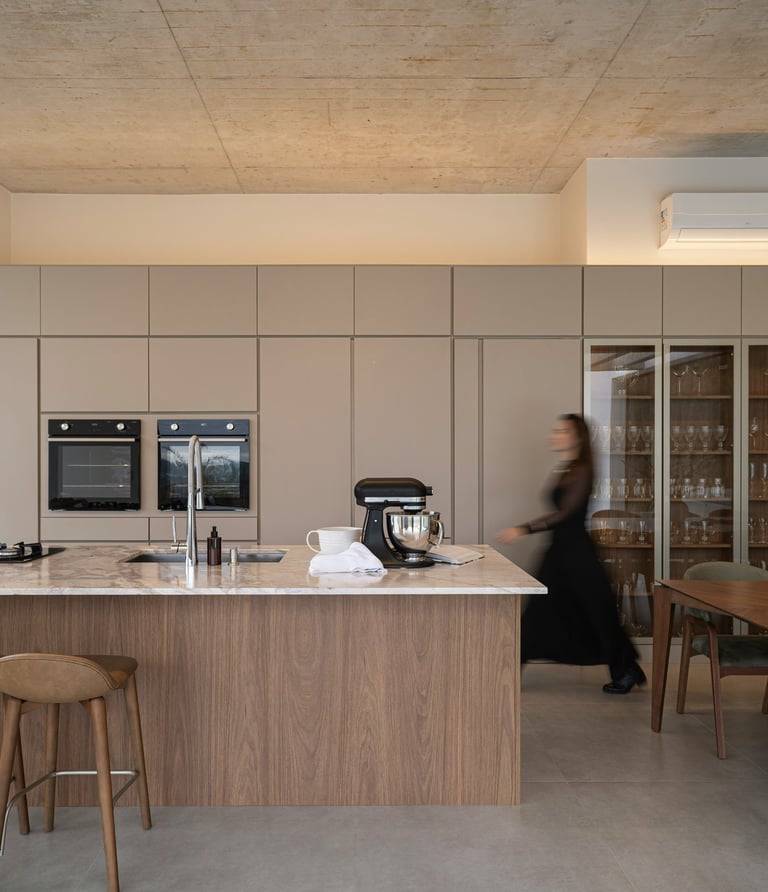 01 Origin designed to be gentle and compatible with delicate surfaces in the vast majority of cases