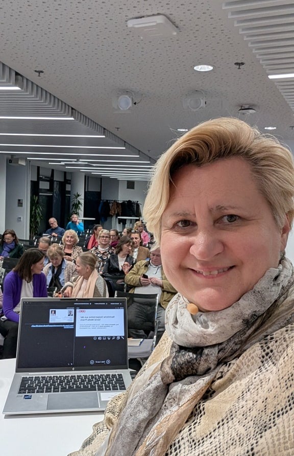 Mag. Natascha Ljubic, BSc ist Online Marketing- und KI-Expertin aus Wien