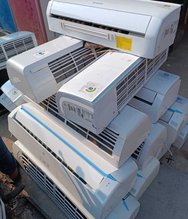 gudang di rahma tia aircond sejumlah ac second banyak