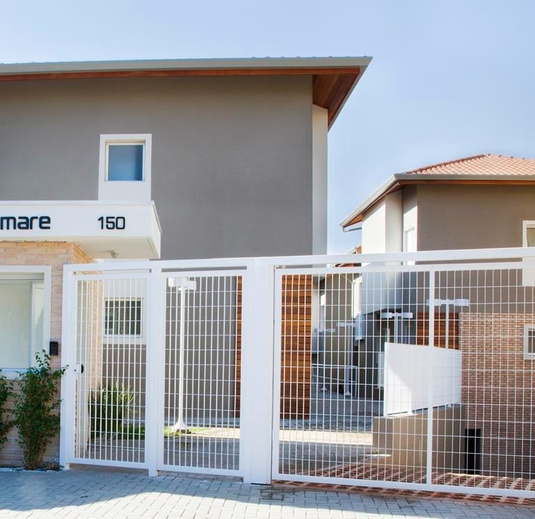 entrada de condomínio com guarita vila del mare