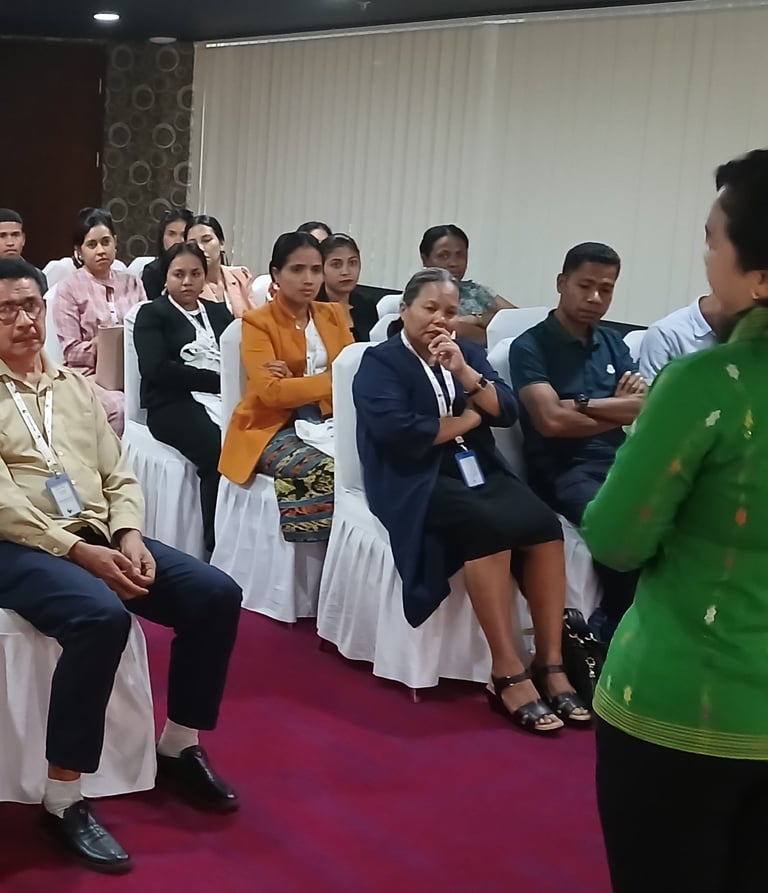 Landi Institute Participants Attending a Lecture Sharing Session