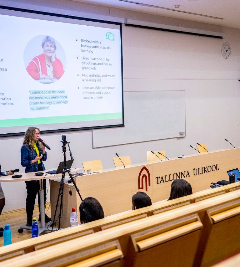 Троє дослідників з презентацією проєкту на фоні. Слайд з описом персони користувача