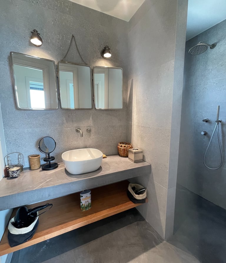 Villa Port Olivier - Villa bord de mer, les pieds dans l'eau, à louer sur l’île grecque de Lesbos