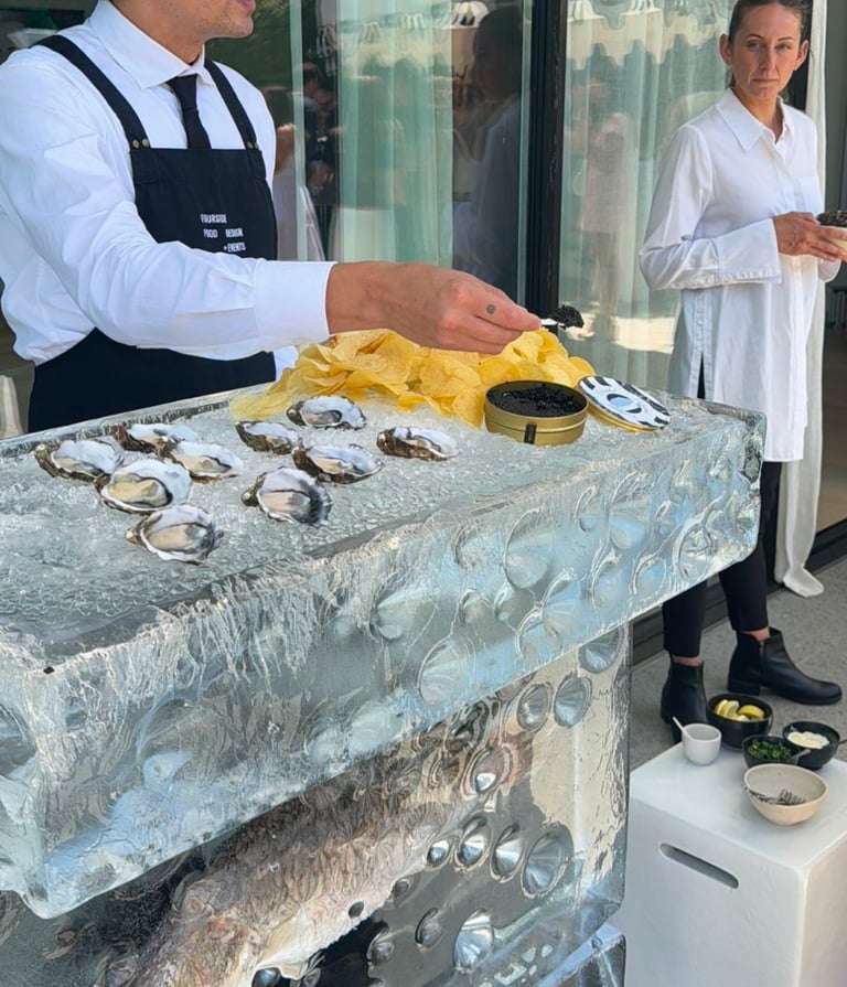 ostras en mesa de hielo premium para evento de gastronomia en buenos aires