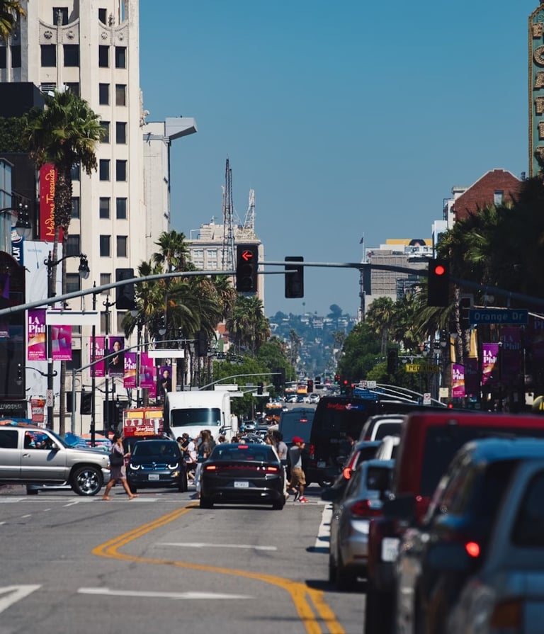 hollywood-walk-of-fame-los-angeles-people-cars