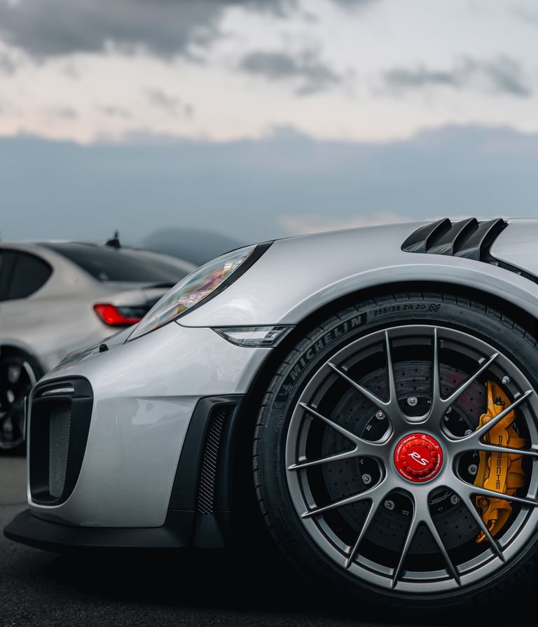 Porsche GT2 RS 991.2 red wheel