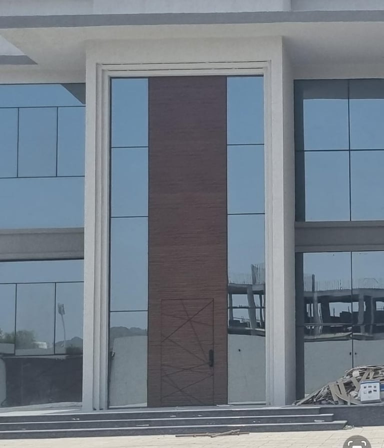   حديث للمنازل والفلل في الإماراتUPVCباب