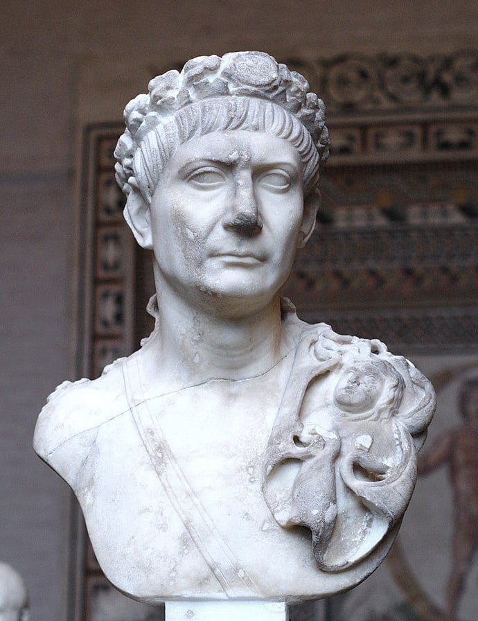 busto emperador trajano