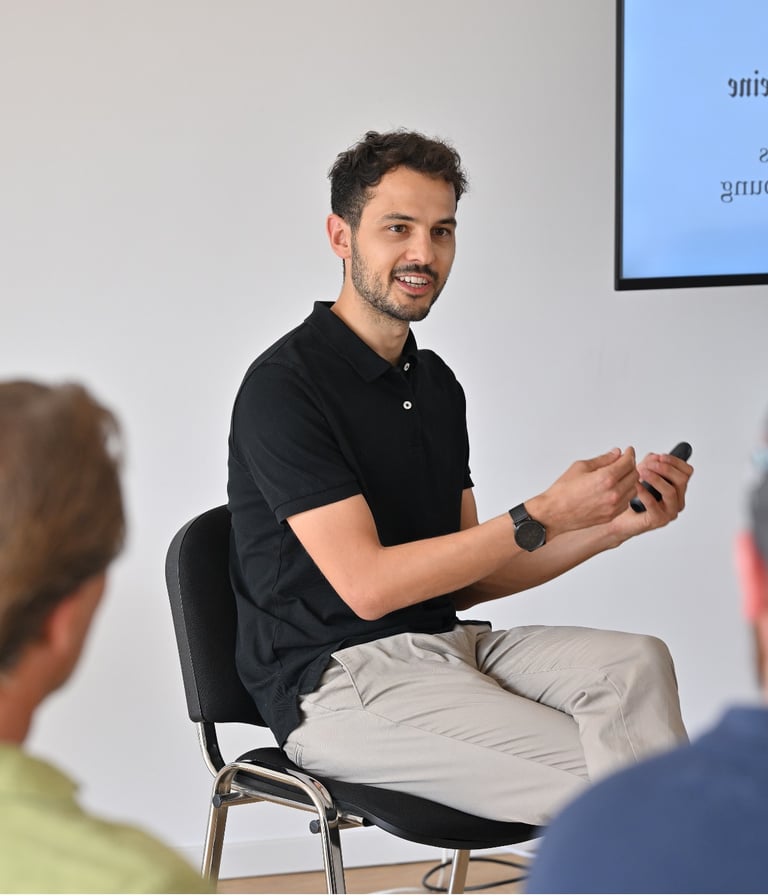 Klimapsychologe Fabian Hirt bei einem Workshop zu Klimapsychologie und Klimakommunikation