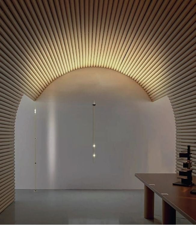 e22 system lamp in wall