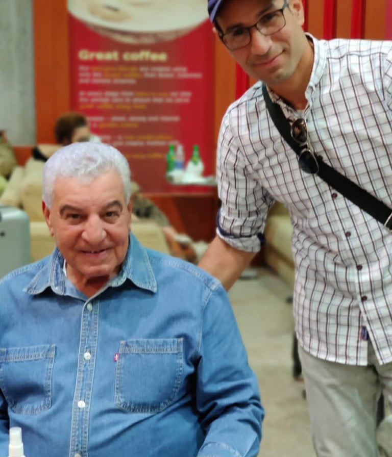 Encuentro con el Dr. Zahi Hawass, ex jefe de antigüedades de Egipto con Hadi, guía egiptólogo que habla español