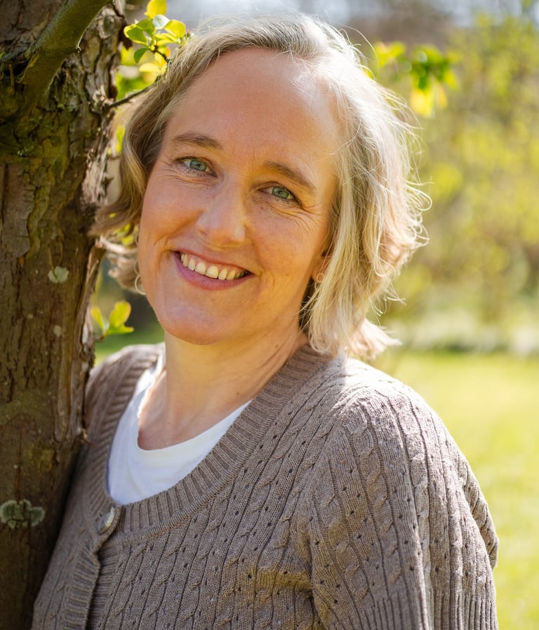 Heilpraktikerin Silke Gesing im Park