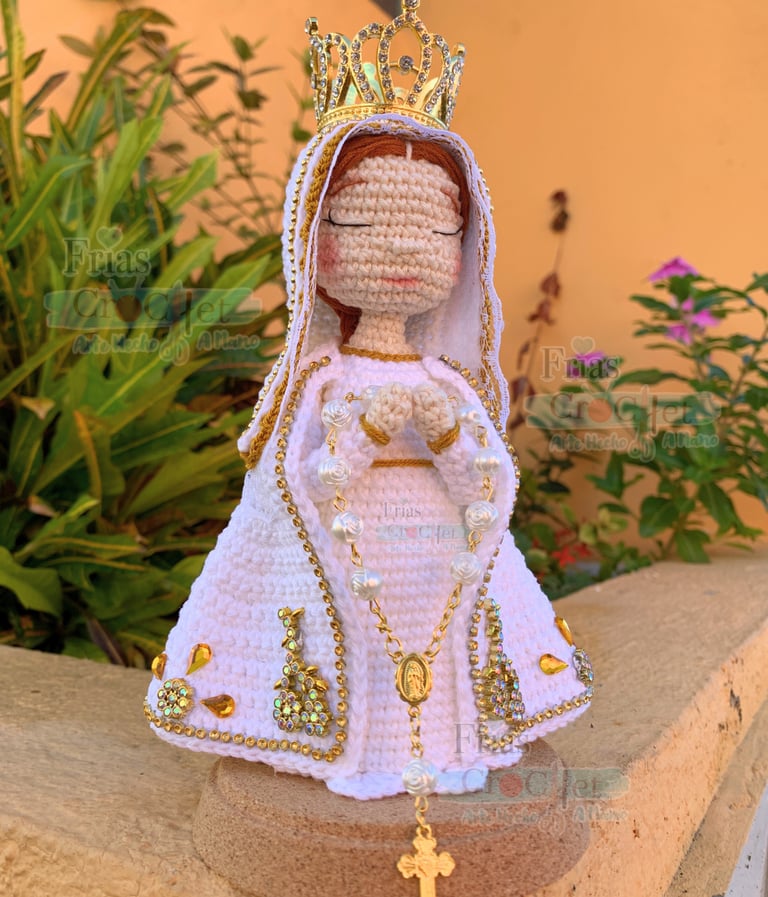 virgen del Valle tejida a crochet