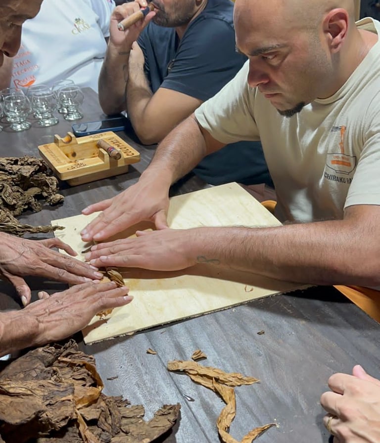 Cigar tour in cartagena , karibcartagena, karib cartagena tours and experiences