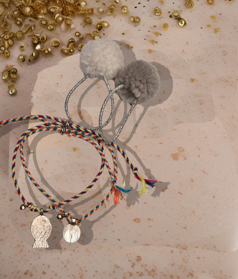 a bunch of beads and beads on a table